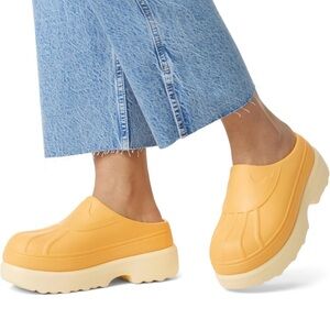 Sorrel Caribou Clogs